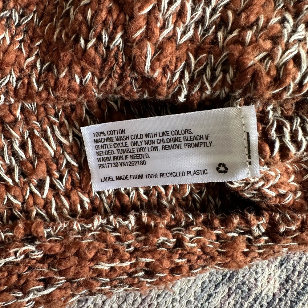 Universal Thread Sweater - Picture 4 of 4